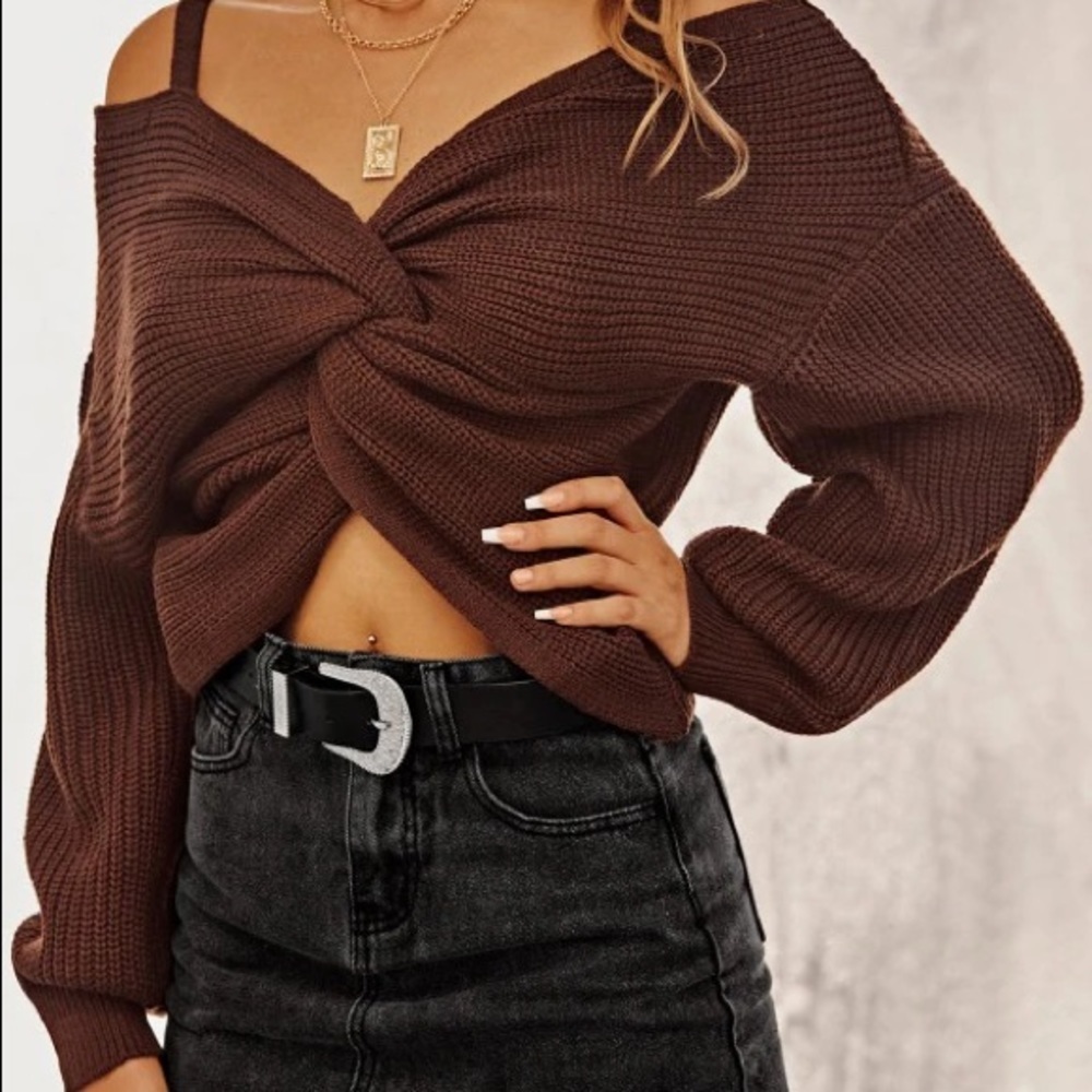 🔥NWT ZAFUL Twisted Cold Shoulder Sweater🔥